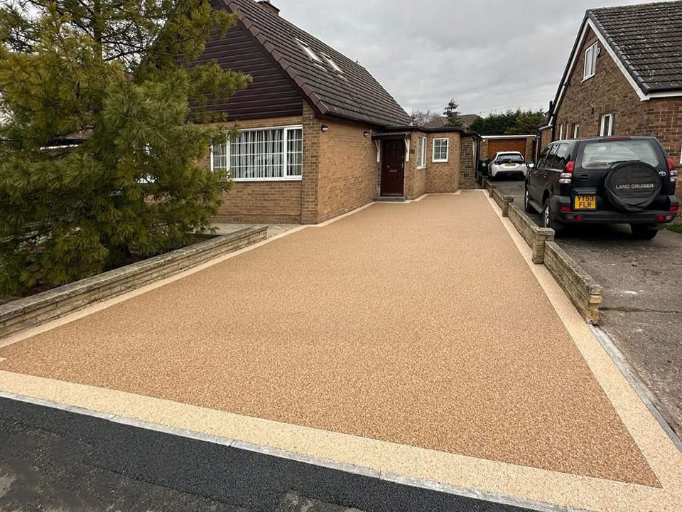 Finished resin driveway by Cardiff Driveways & Patios Ltd
